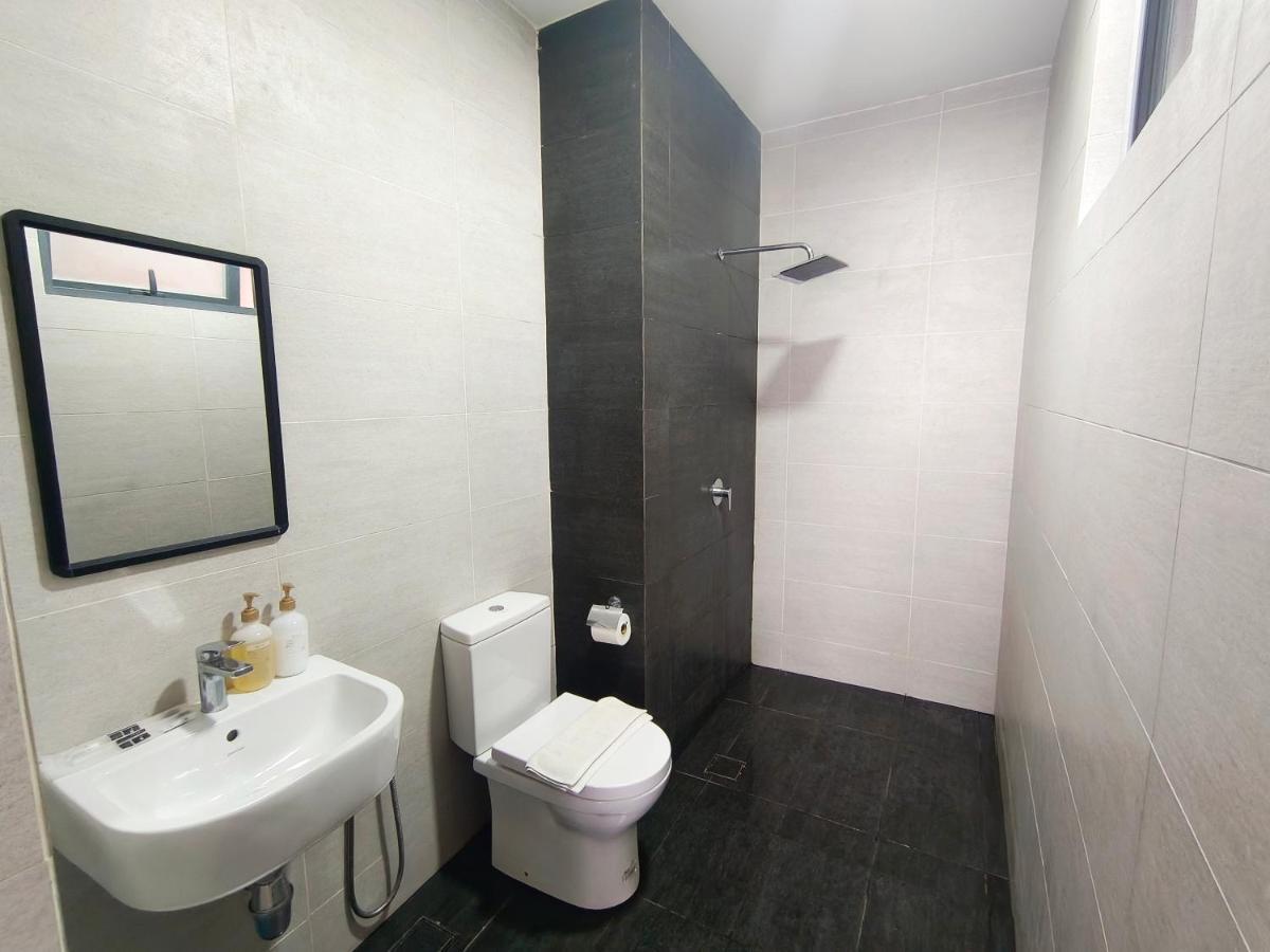 One Bedroom Troika Kota Bharu By Aghome, Modern Design Exterior photo