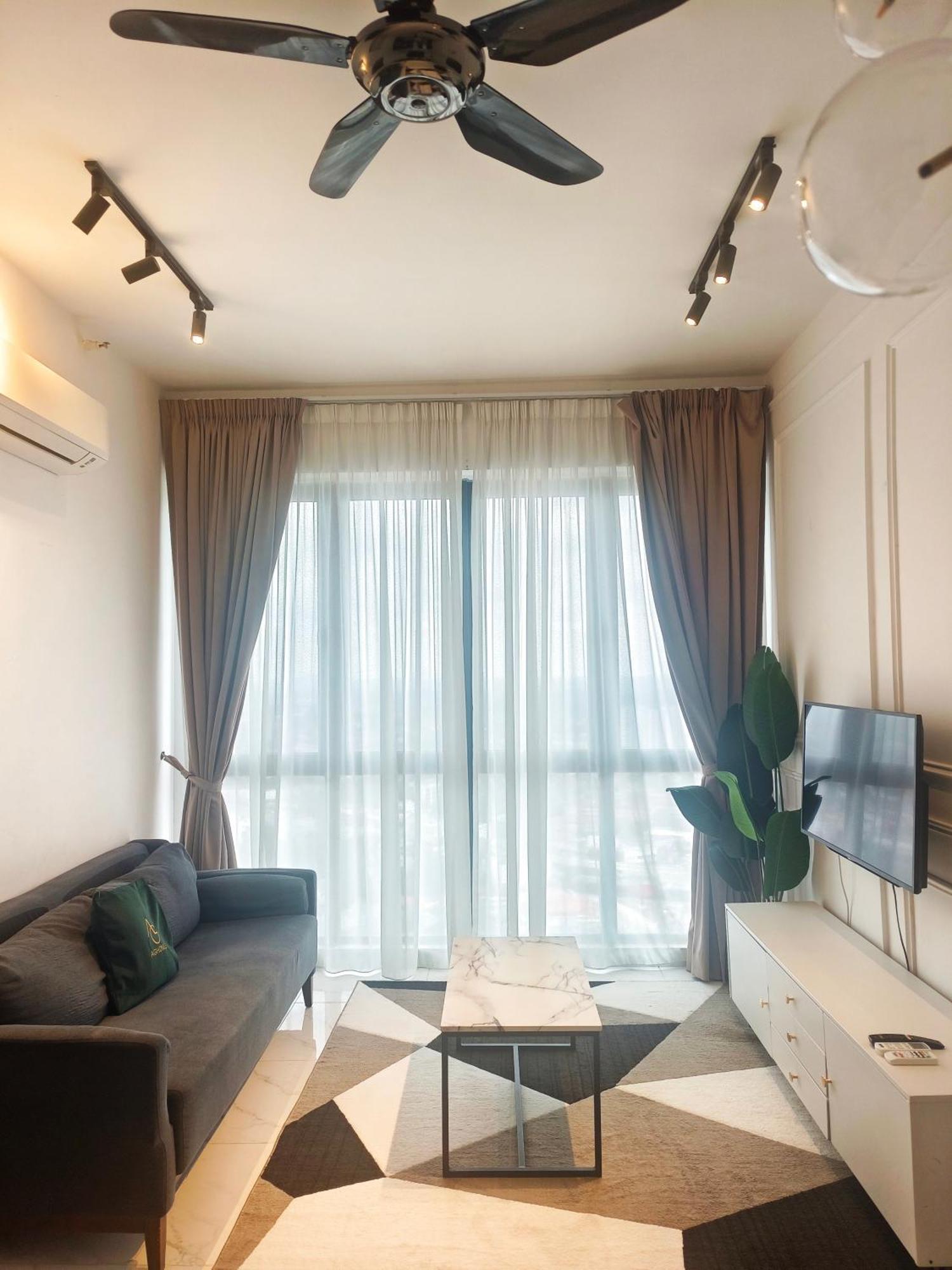 One Bedroom Troika Kota Bharu By Aghome, Modern Design Exterior photo